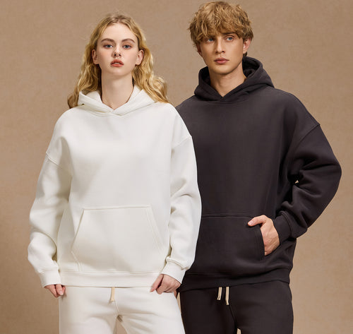 GMabcd 350G fleece-lined oversized hoodie lifestyle view 1